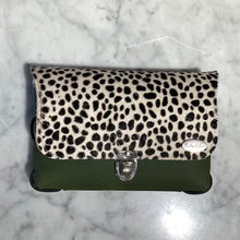 Load image into Gallery viewer, BELLA COLORI Coulerfull leather bag Army with spotted fur print.