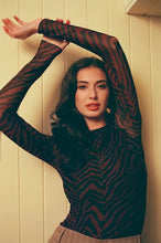 Load image into Gallery viewer, FLURESK Top Lawrence Brown