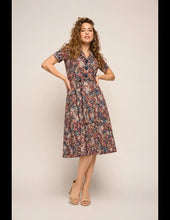 Load image into Gallery viewer, VERY CHERRY Revers Dress Midi Fleurs Navy